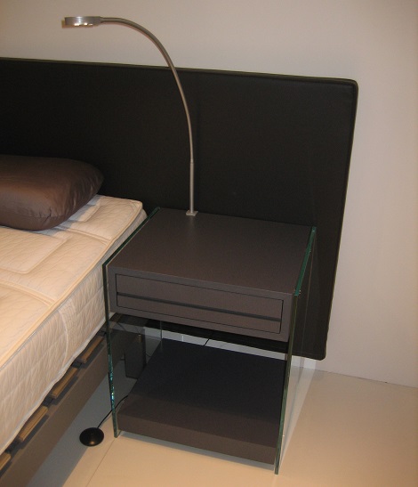 Swissflex ledleeslamp aan nachtkast,verstelbaar,aluminium,design,lezen,sfeer,dealer theo bot,zwaag